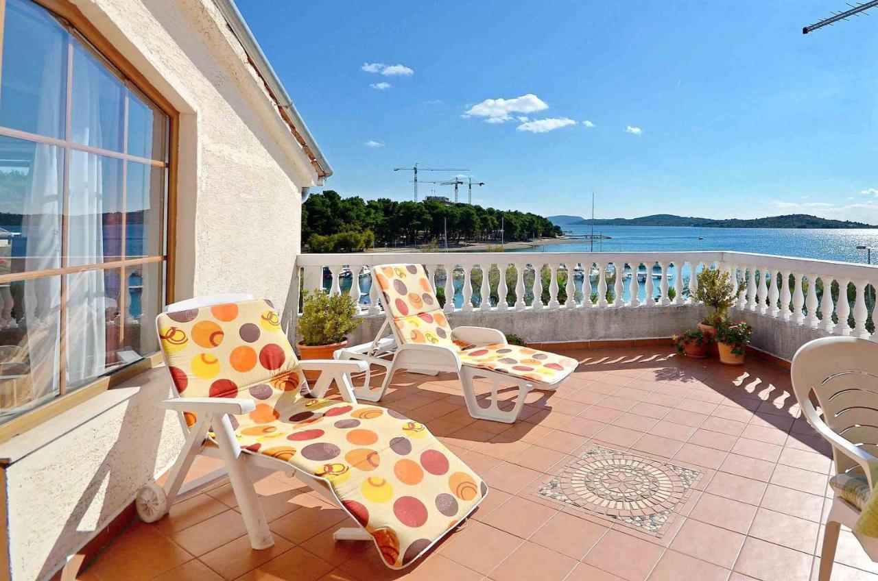 Apartment And Rooms Artina Vodice Exterior foto
