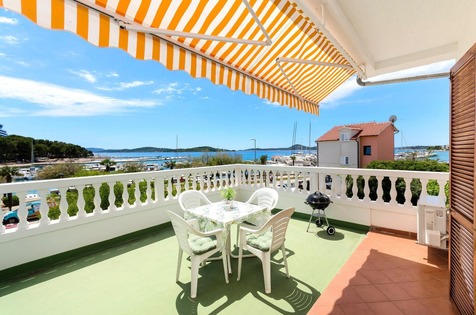 Apartment And Rooms Artina Vodice Exterior foto
