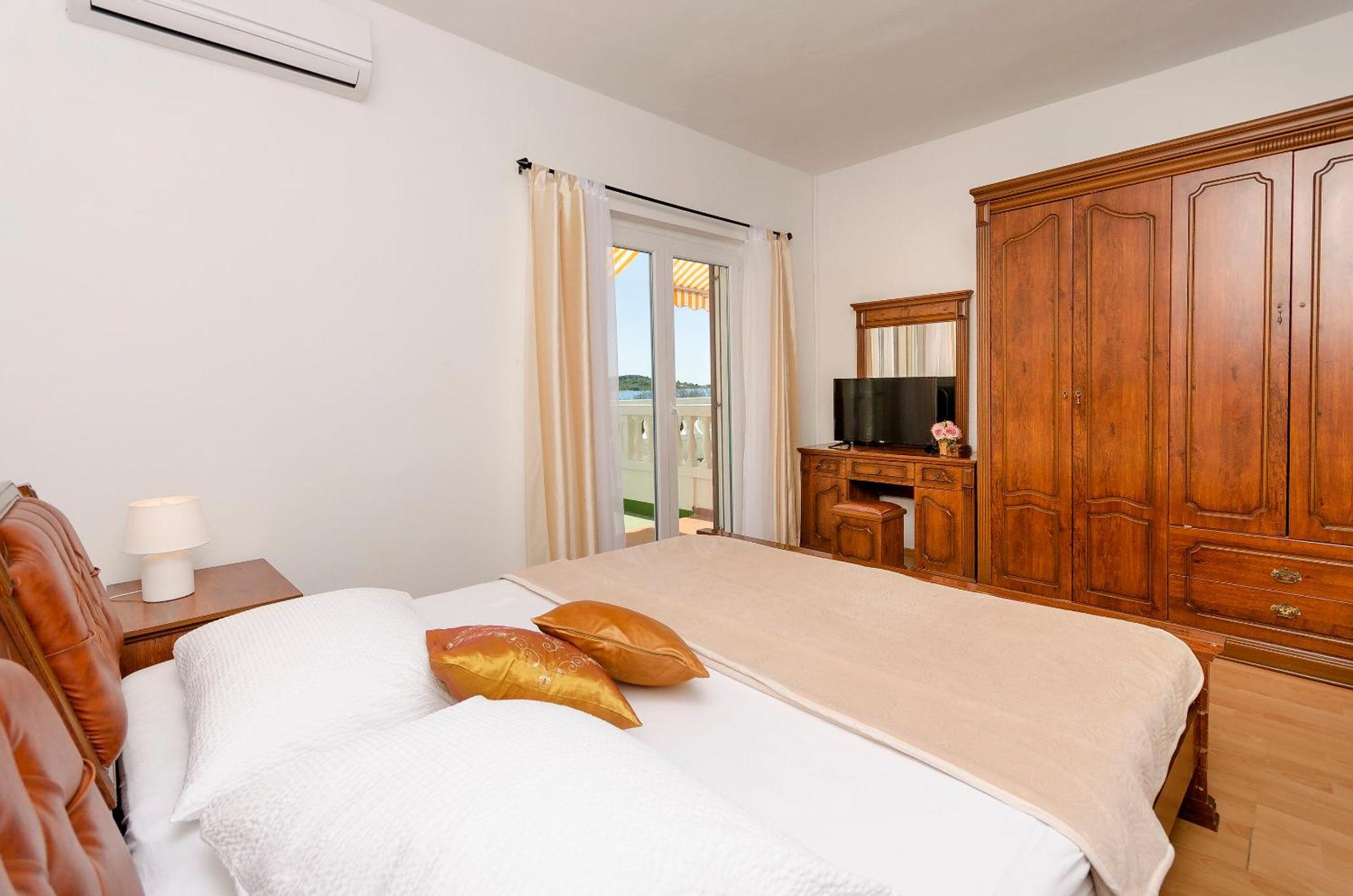 Apartment And Rooms Artina Vodice Exterior foto